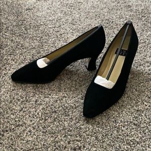 Nine West black suede shoes